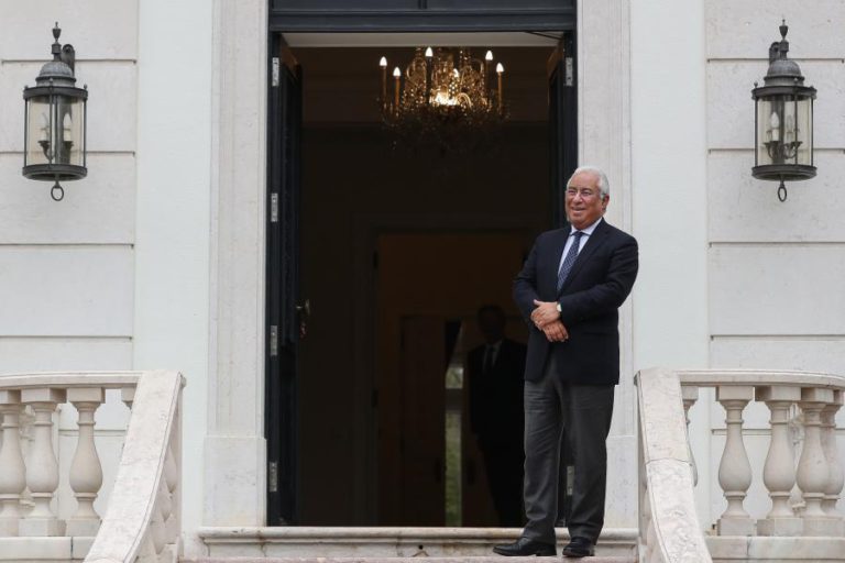 COSTA ABRE RESIDÊNCIA AO PÚBLICO COM CONCERTO DE ZAMBUJO E POEMAS DE SOPHIA NO 25 DE ABRIL