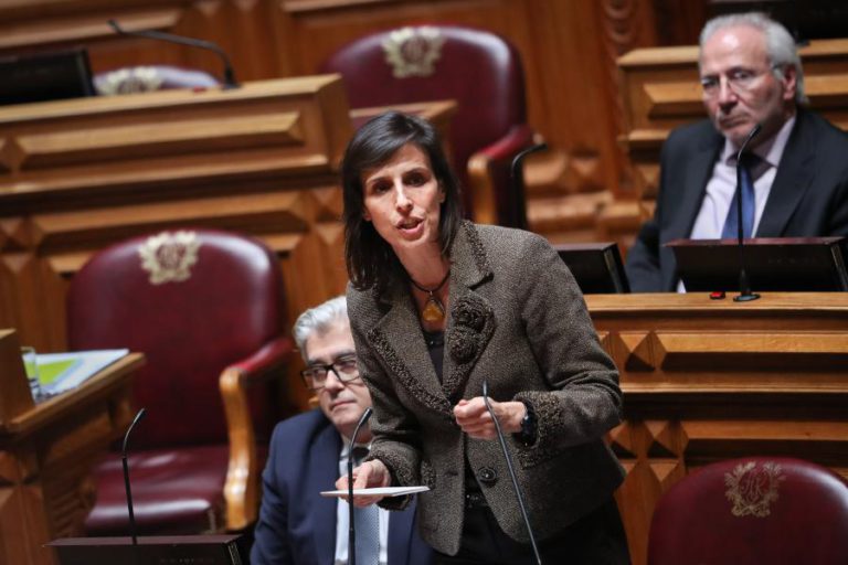 PS DIZ QUE NÃO DEU “NENHUM SINAL DIFERENTE” AO BLOCO SOBRE A LEI DE BASES DA SAÚDE