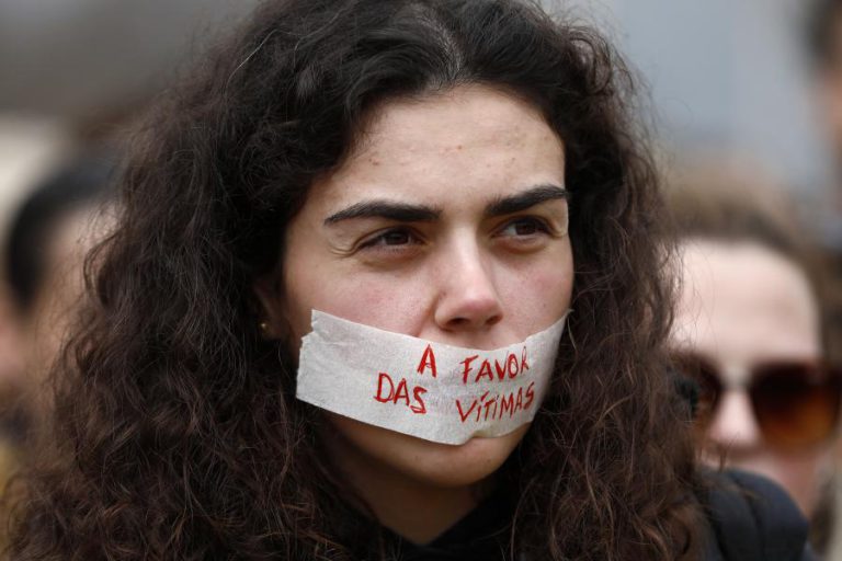 VIOLÊNCIA DOMÉSTICA VOLTA HOJE A DEBATE NA ASSEMBLEIA DA REPÚBLICA COM 15 PROJETOS DE LEI