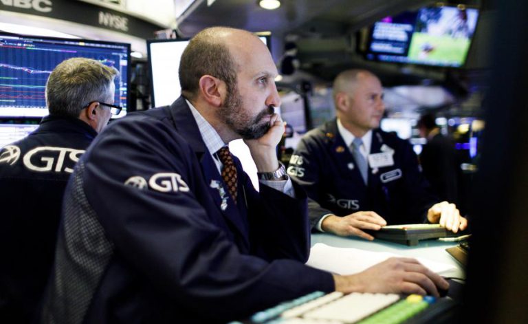 WALL STREET FECHA SEM RUMO COM INVESTIDORES A DIGERIREM BOA SESSÃO DA VÉSPERA