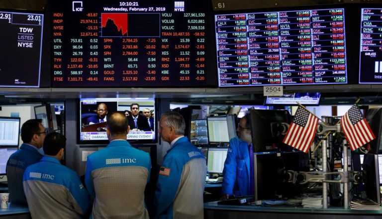 WALL STREET FECHA EM ALTA NO MÁXIMO DO ANO