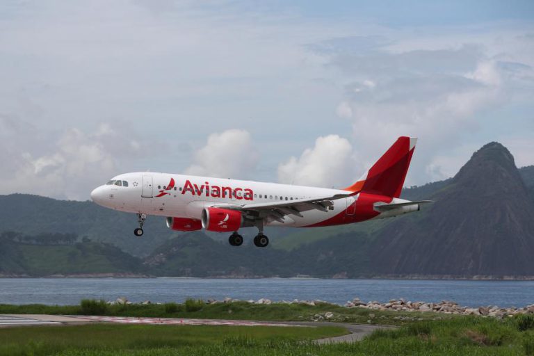 COMPANHIA AÉREA BRASILEIRA AVIANCA CANCELA MAIS DE 300 VOOS ATÉ SÁBADO