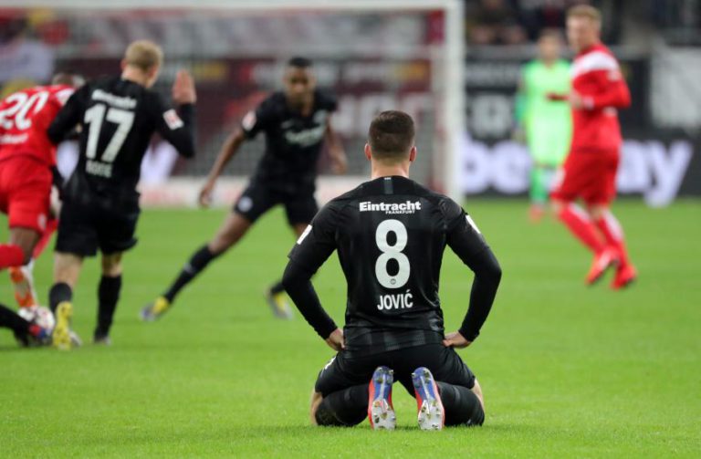 LE: LUKA JOVIC DIZ QUE BENFICA E EINTRACHT REPARTEM FAVORITISMO