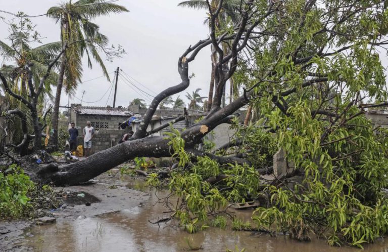 VENTOS E CHUVA MUITOS FORTES E ESTRAGOS COM CHEGADA DO CICLONE KENNETH A MOÇAMBIQUE