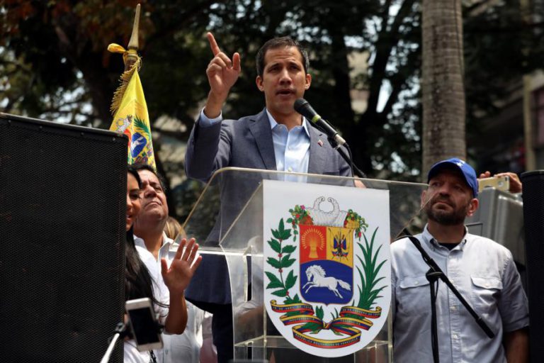 SUPREMO VENEZUELANO DETERMINA LEVANTAMENTO DA IMUNIDADE PARLAMENTAR A GUAIDÓ