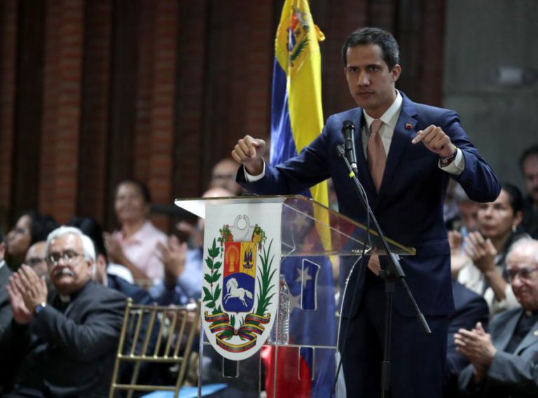 ASSEMBLEIA CONSTITUINTE DA VENEZUELA LEVANTA IMUNIDADE PARLAMENTAR A JUAN GUAIDÓ