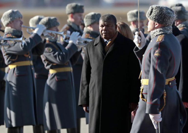 PRESIDENTE ANGOLANO APELA A MAIS INVESTIMENTO PRIVADO RUSSO NO PAÍS