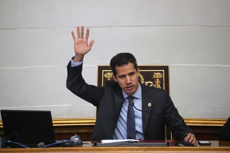 UE REJEITA DECISÃO DE LEVANTAR IMUNIDADE PARLAMENTAR DE GUAIDÓ NA VENEZUELA
