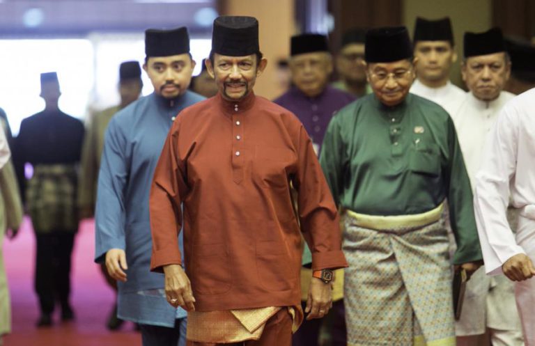 PUNIÇÕES BASEADAS NA LEI ISLÂMICA ENTRAM EM VIGOR NO SULTANATO DO BRUNEI