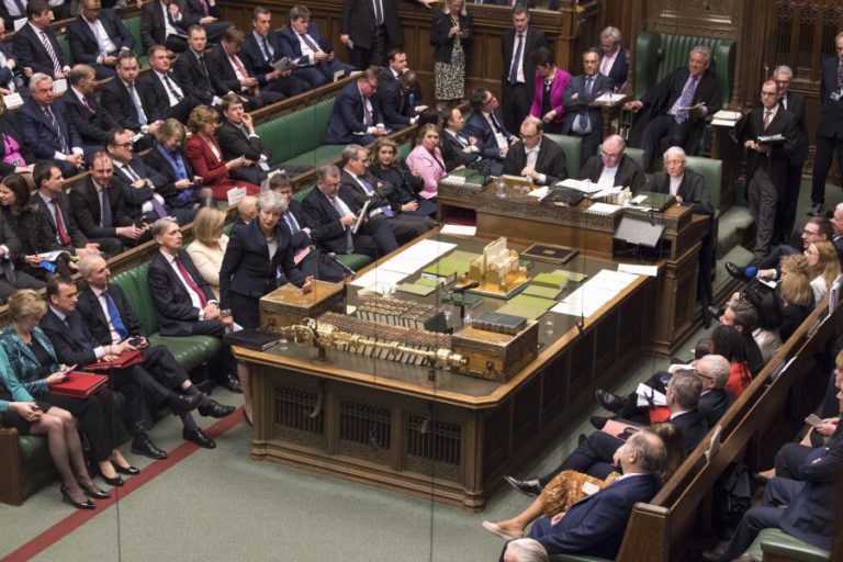 PARLAMENTO BRITÂNICO SUSPENSO PARA FÉRIAS DURANTE UMA SEMANA