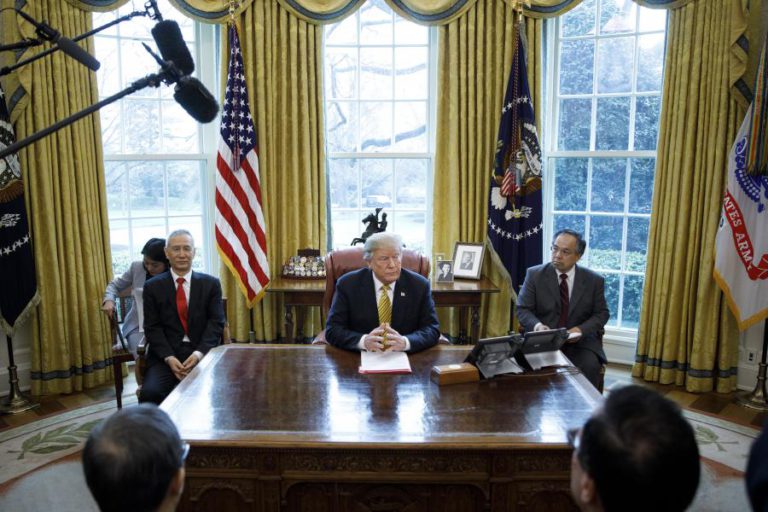 TRUMP OTIMISTA SOBRE ACORDO COMERCIAL COM CHINA, MAS SEM DATA DE CIMEIRA COM XI