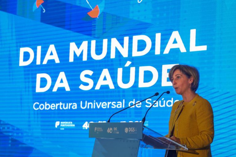 MINISTRA DA SAÚDE DIZ QUE TRABALHADORES DO INEM NÃO SERÃO PREJUDICADOS