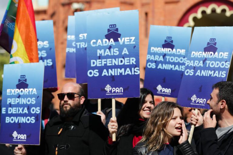 MARCHA ANIMAL JUNTOU CENTENAS EM LISBOA PELOS DIREITOS DOS ANIMAIS