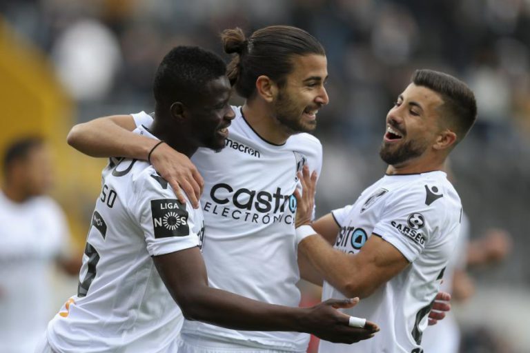 VITÓRIA DE GUIMARÃES GOLEIA DESPORTIVO DE CHAVES E SOBE A QUINTO