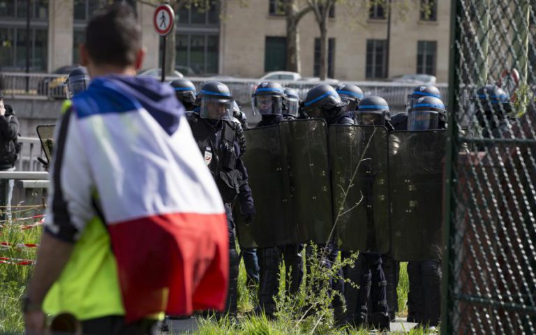 TUMULTOS EM MAIS UMA MANIFESTAÇÃO DE “COLETES AMARELOS” EM PARIS