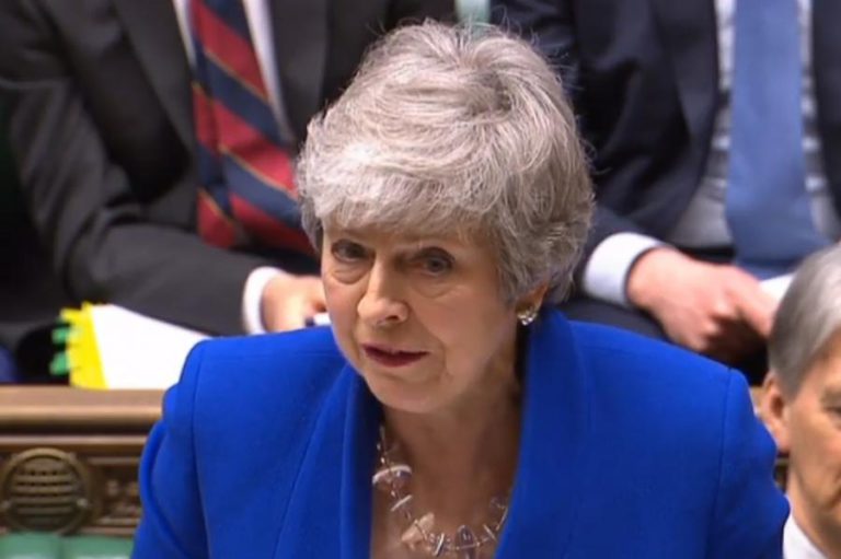 PM BRITÂNICA VAI DEFENDER EM BRUXELAS ADIAMENTO CURTO DO BREXIT