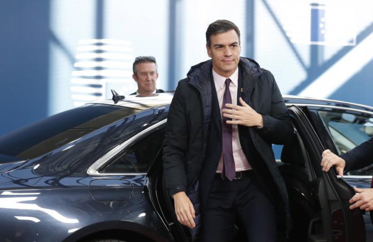 PEDRO SANCHÉZ DIZ QUE INCÊNDIO É UMA “TRISTE NOTÍCIA” PARA A HISTÓRIA