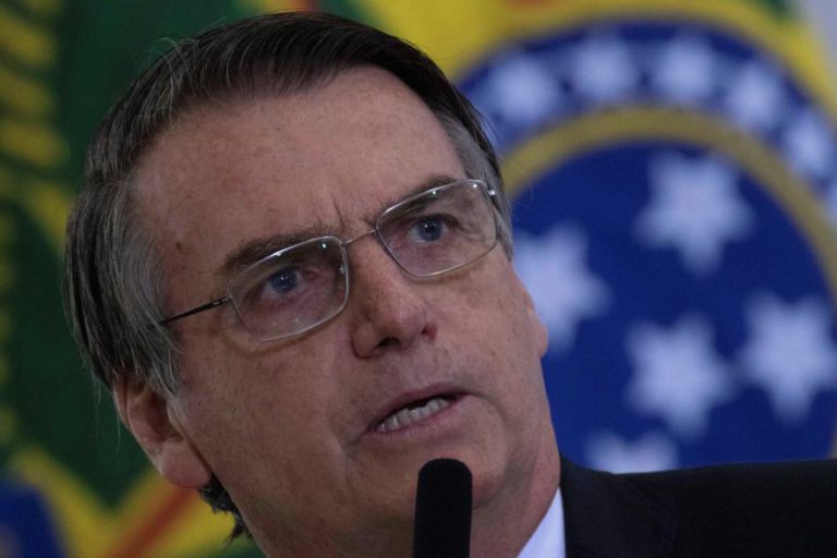 BOLSONARO LAMENTA “TERRÍVEL INCÊNDIO” QUE “ASSOLA SÍMBOLO DA ESPIRITUALIDADE CRISTÃ”