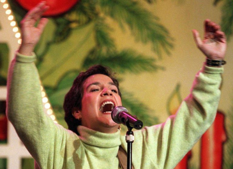 MORREU A CANTORA DINA AOS 62 ANOS