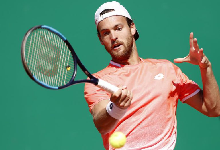 JOÃO SOUSA CAI FRENTE AO ARGENTINO GUIDO PELLA NO ATP 500 DE BARCELONA