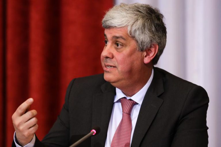 GOVERNO ADMITE MARGEM PARA AUMENTOS SALARIAIS MAS NÃO SE COMPROMETE