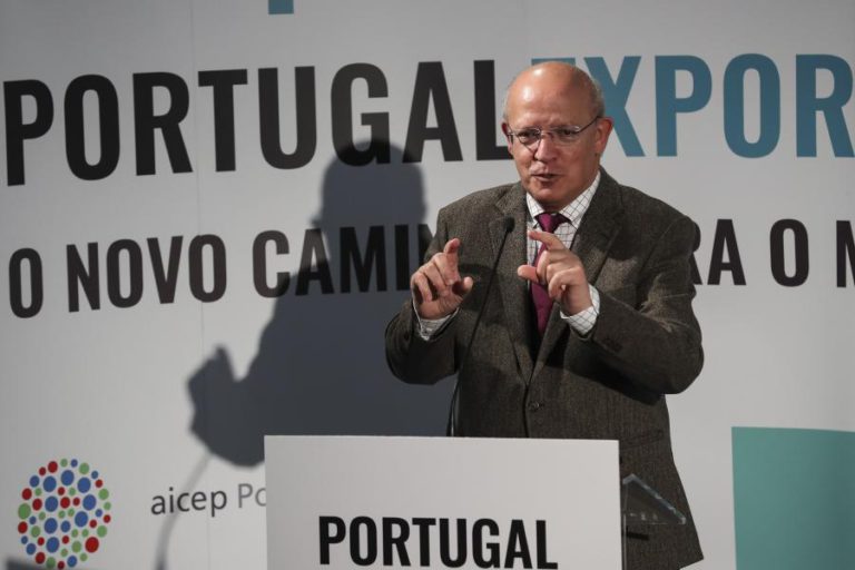 MNE ASSEGURA QUE GOVERNO TEM PROCURADO MELHORAR PROGRAMA DOS ‘VISTOS GOLD’