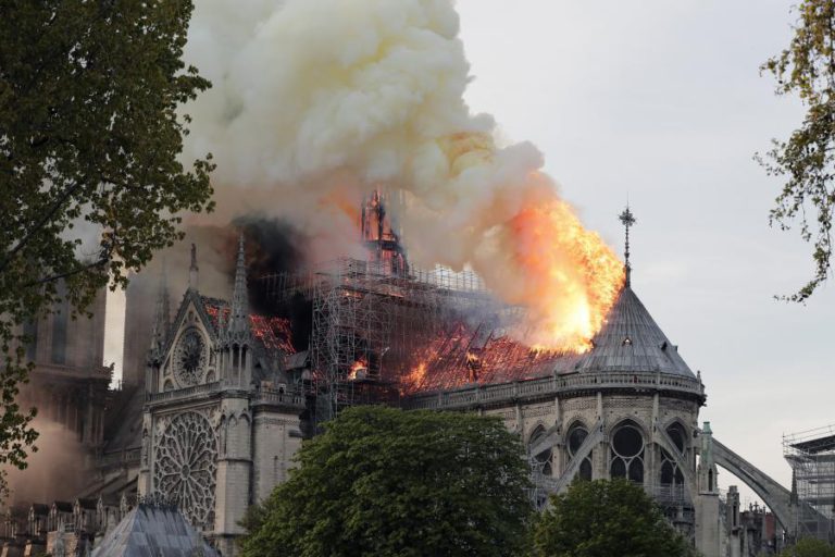 UNESCO AO LADO DE FRANÇA PARA SALVAGUARDAR PATRIMÓNIO HISTÓRICO DE NOTRE-DAME