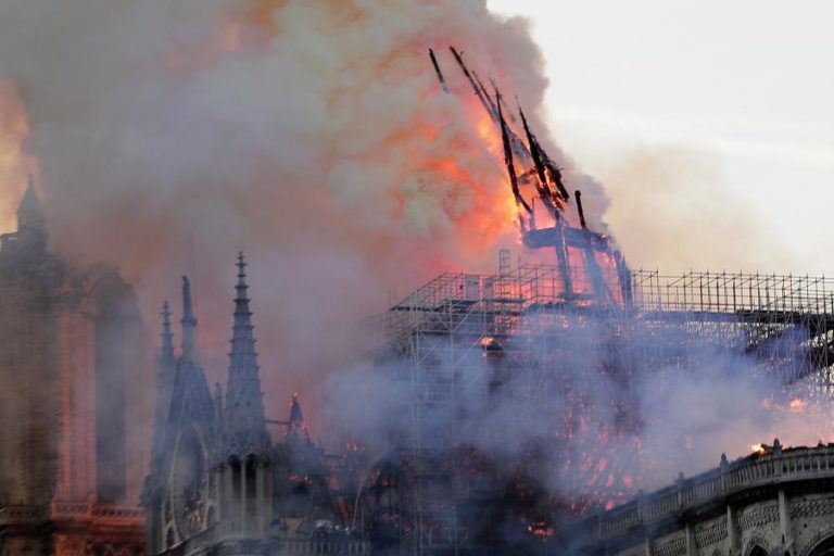 CONCURSO INTERNACIONAL PARA RECONSTRUIR PINÁCULO DE NOTRE-DAME, DIZ 1.º MINISTRO