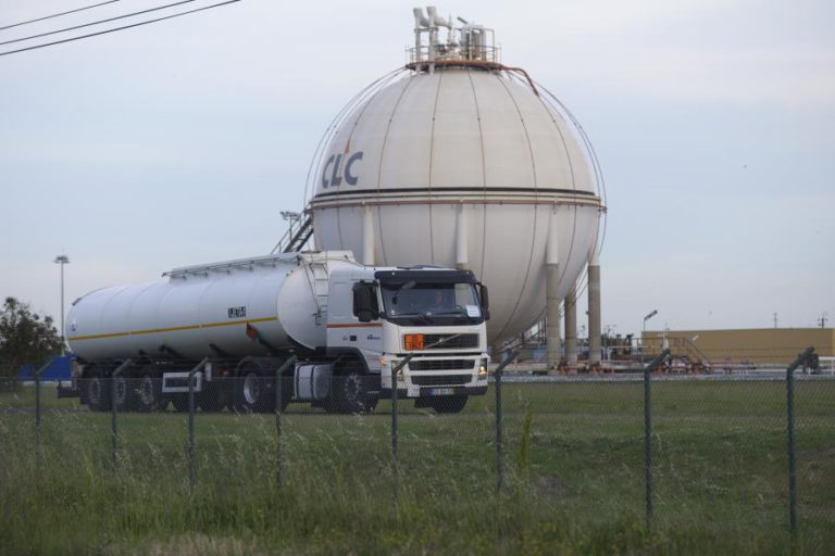 CAMIONISTAS DE MATÉRIAS PERIGOSAS INICIAM 2.ª FEIRA NEGOCIAÇÕES COM PATRÕES