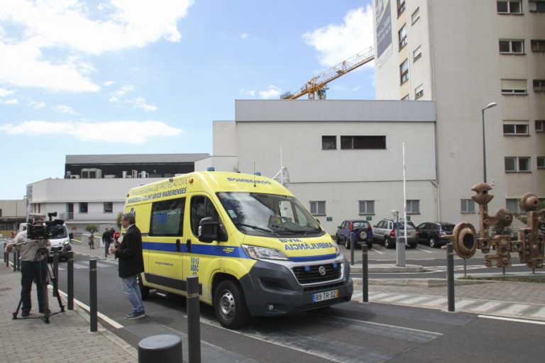 ACIDENTE/MADEIRA: PRIMEIRA AMBULÂNCIA PARTIU PARA O AEROPORTO ÀS 08:42 HORAS