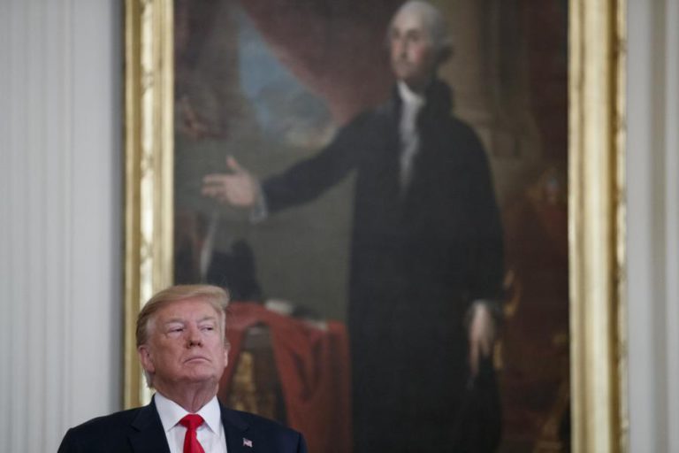 DONALD TRUMP DIZ QUE RELATÓRIO MUELLER TEM TESTEMUNHOS “MONTADOS”