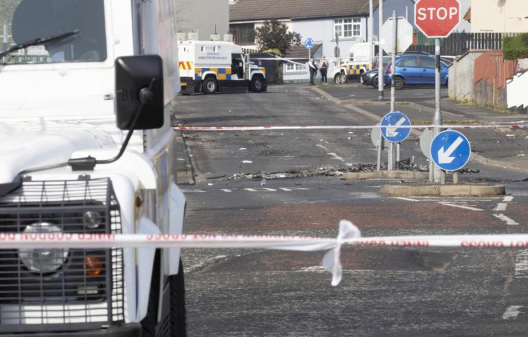 JOVEM JORNALISTA MORTA NA IRLANDA DO NORTE EM “INCIDENTE TERRORISTA”