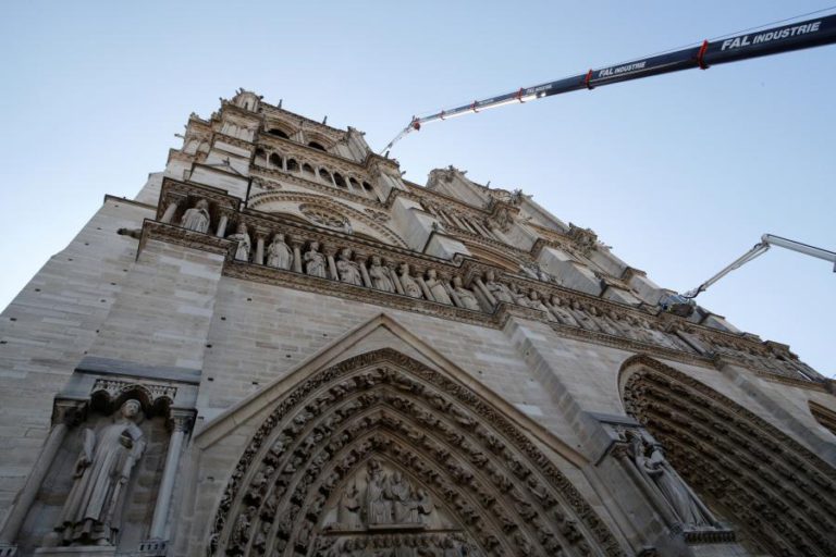 INÍCIO DOS TRABALHOS DE COBERTURA E PROTEÇÃO DA CATEDRAL DE NOTRE-DAME