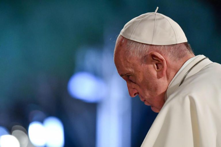 PAPA LAMENTA QUE MIGRANTES QUE FOGEM DOS SEUS PAÍSES ENCONTREM “PORTAS FECHADAS”