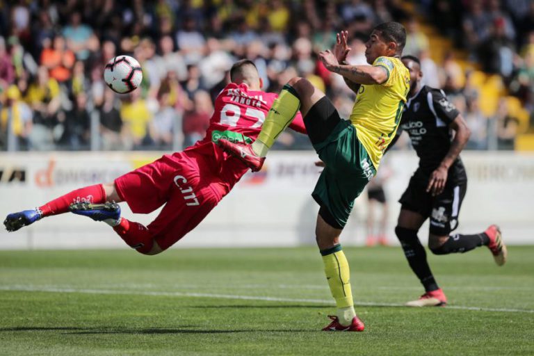 PAÇOS DE FERREIRA VENCE ACADÉMICO DE VISEU E GARANTE SUBIDA À I LIGA