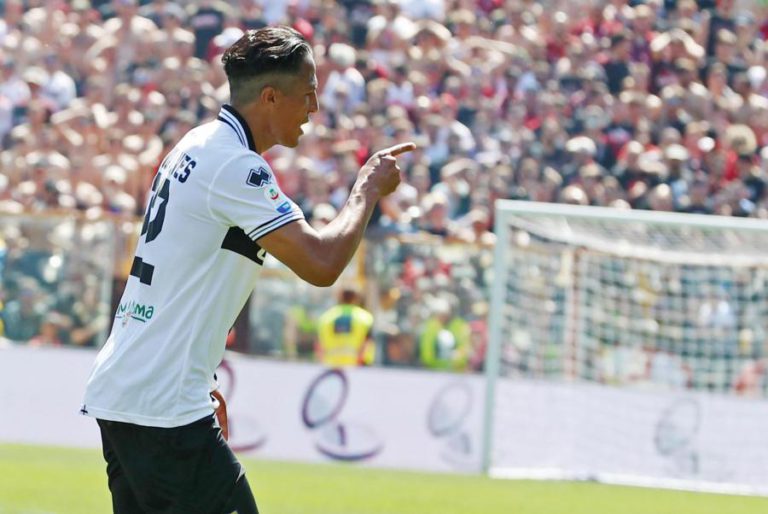 BRUNO ALVES MARCA DE LIVRE DIRETO NO EMPATE DO PARMA COM O AC MILAN