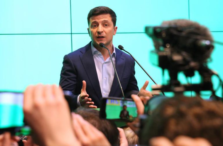 ZELENSKY QUER RELANÇAR PROCESSO DE PAZ COM A RÚSSIA