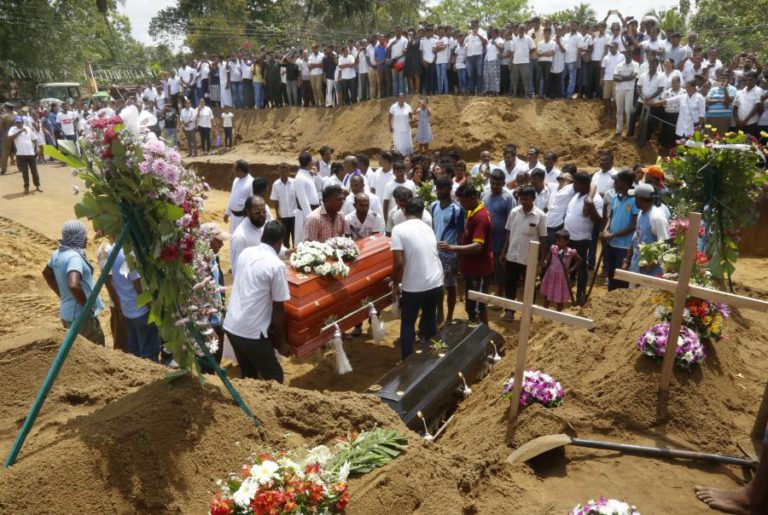 BOMBISTAS SUICIDAS NO SRI LANKA ERAM QUALIFICADOS E DE CLASSE MÉDIA
