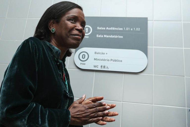 GOVERNO VAI INSTALAR 150 CABINES TELEFÓNICAS NAS PRISÕES