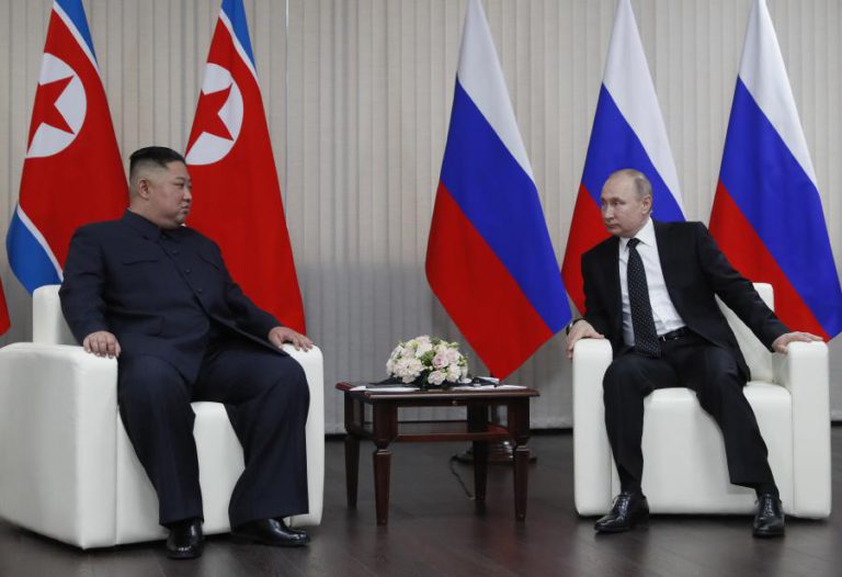 LÍDER DA COREIA DO NORTE PEDE A PUTIN PARA RESOLVEREM JUNTOS PROBLEMA NUCLEAR