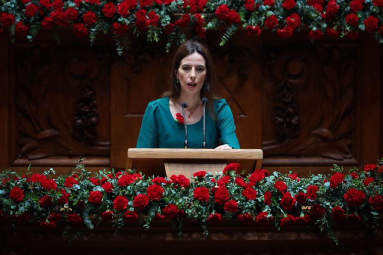 25 ABRIL: TAL COMO “FOI IMPRESCINDÍVEL” PARA DERROTAR O FASCISMO” HOJE A LUTA É INDISPENSÁVEL” – PCP