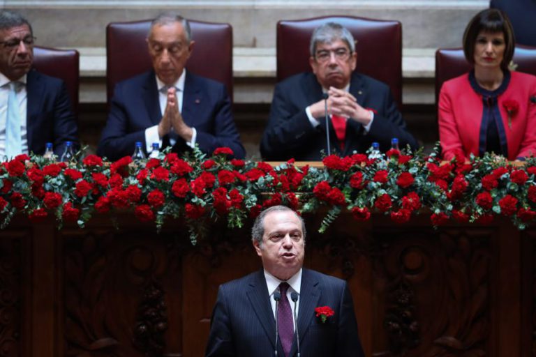 25 ABRIL: PS ALERTA PARA FOCOS ANTIDEMOCRÁTICOS E QUER REFORÇO DA TRANSPARÊNCIA DEMOCRÁTICA