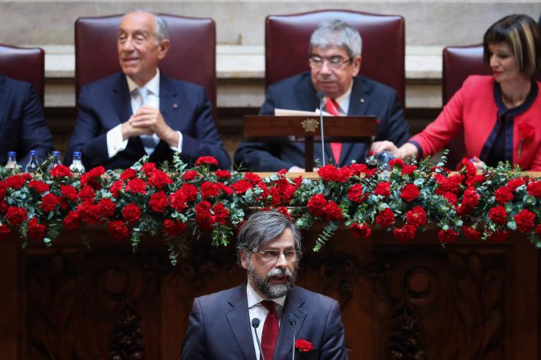 25 ABRIL: PSD AVISA QUE PORTUGUESES REPUDIARÃO CLUBISMO PARTIDÁRIO OU NEPOTISMO