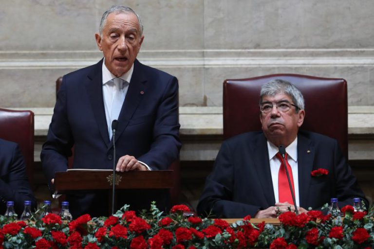 25 ABRIL: PRESIDENTE DA REPÚBLICA PEDE “MAIS AMBIÇÃO” PARA RESOLVER PROBLEMAS