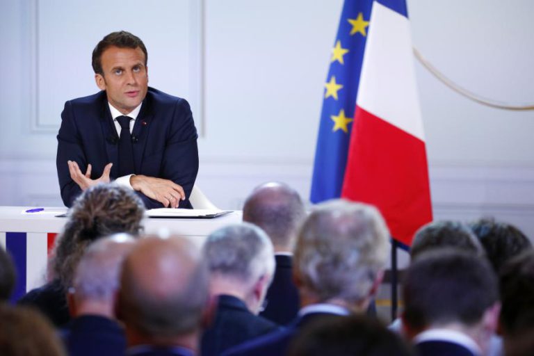 MACRON INAUGURA “NOVO ATO” DO SEU MANDATO COM MENOS IMPOSTOS