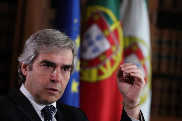 EUROPEIAS: MELO ATACA SONDAGENS, “FORMA INDECENTE DE CONDICIONAR RESULTADOS”