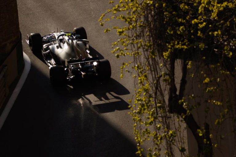 MERCEDES SOMA QUARTA DOBRADINHA CONSECUTIVA NO GP DO AZERBAIJÃO DE FÓRMULA 1
