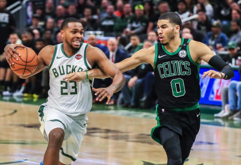 CELTICS IMPÕEM PRIMEIRA DERROTA AOS BUCKS NOS ‘PLAY-OFFS’ DA NBA