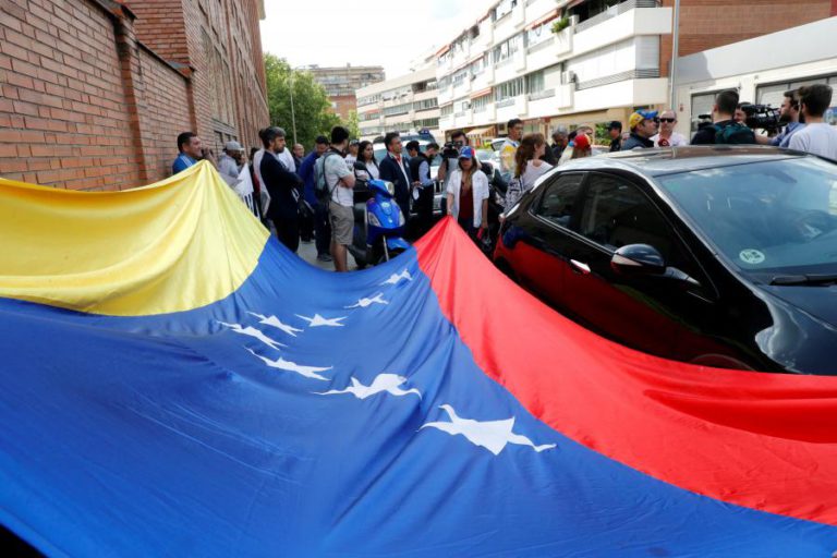 RÚSSIA ACUSA OPOSIÇÃO VENEZUELANA DE PROVOCAR CONFRONTO E APELA PARA NEGOCIAÇÕES