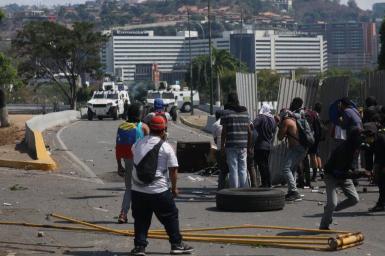 PELO MENOS 69 FERIDOS NOS PROTESTOS REGISTADOS HOJE EM CARACAS